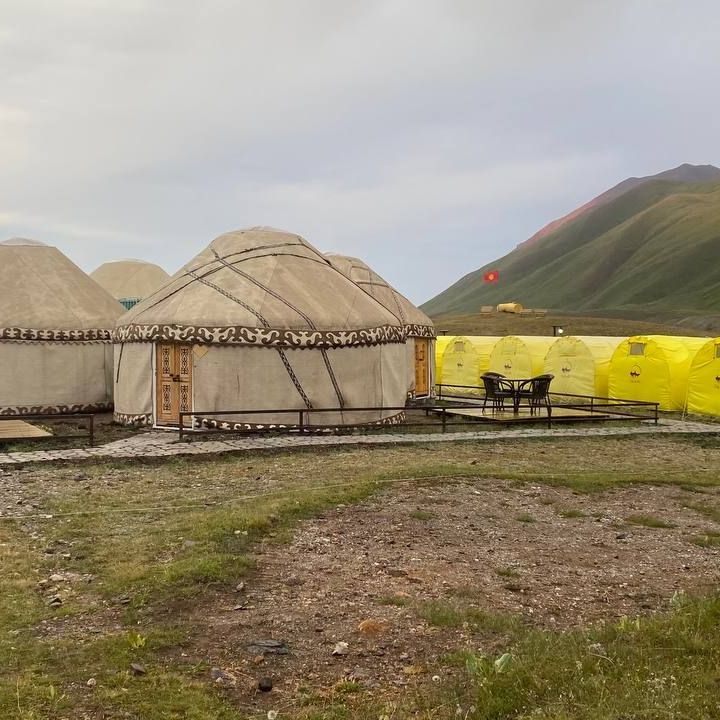 Отели 3*, Палатки