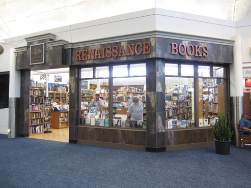 Книжный магазин "Ренессанс букс" в международном аэропорту имени генерала Митчелла