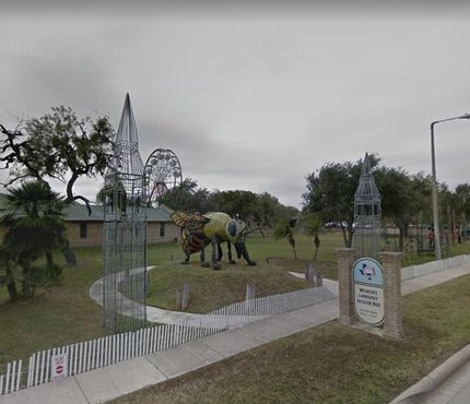 Статуя «Пчела-убийца» в Хидалго, Техас