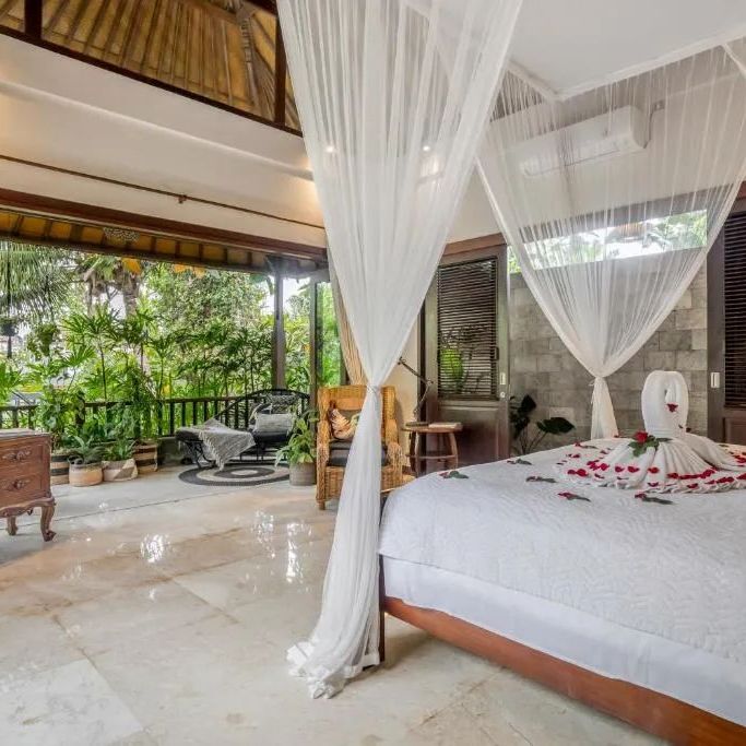 Отели 4*, Бутик-отели, Отели 5*, Виллы, Глэмпинги, Яхты