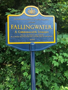 «Дом над водопадом»