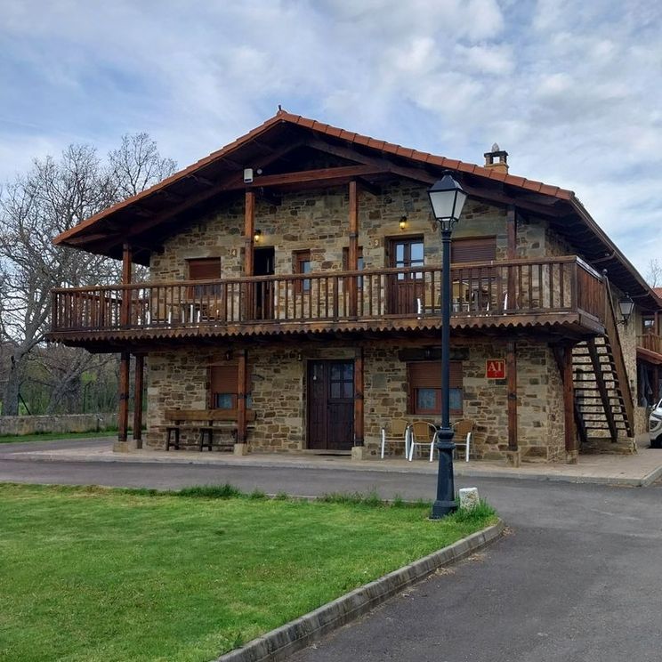 Отели 1-2*, Отели 4*, Апартаменты, Бунгало, Коттеджи, Шале