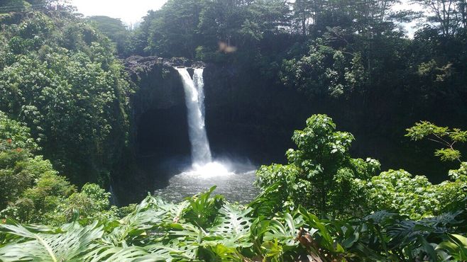 Радужный водопад, май 2018 года