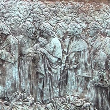 Толпа, деталь сидящей статуи Свободы Лорадо Тафта