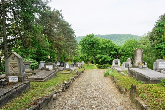 Кладбище старое, но ухоженное