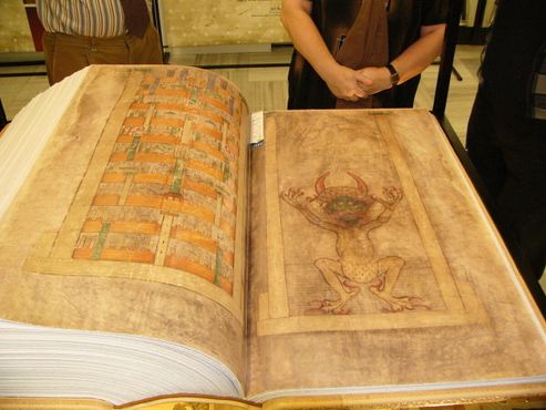Копия Гигантского кодекса в натуральную величину