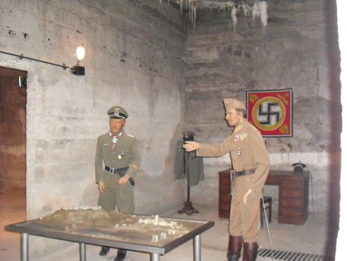 Воссоздание жизни нацистских солдат и офицеров во время пребывания в бункере