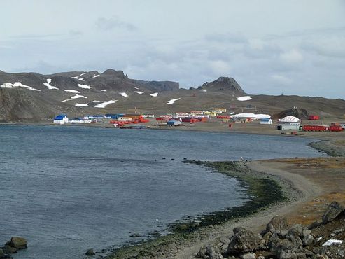 Чилийское поселение Вилья-лас-Эстрельяс на Кинг-Джордж, Южные Шетландские острова, Антарктика