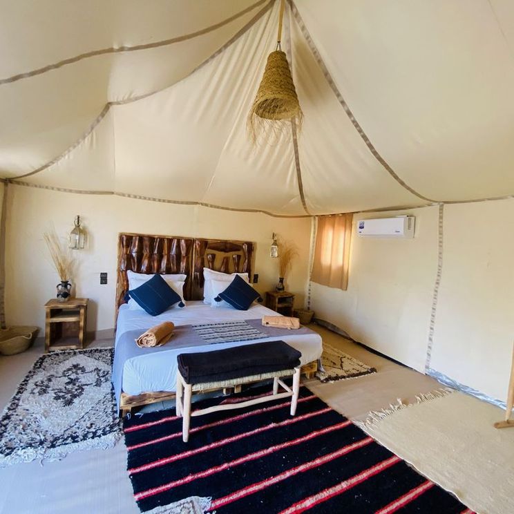 Отели 4*, Палатки