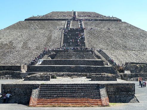 Пирамида Солнца и место, где был найден диск смерти