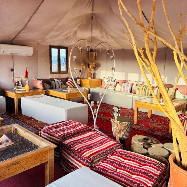 Отели 4*, Палатки