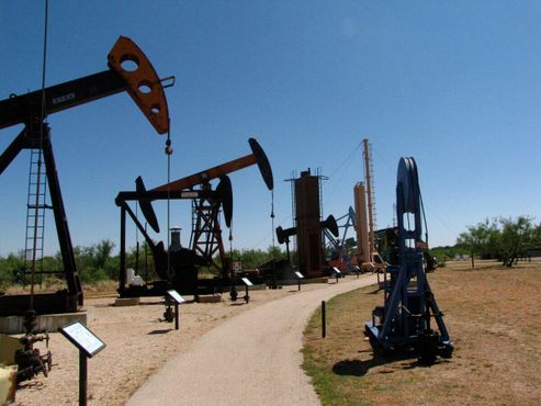 Нефтяные вышки