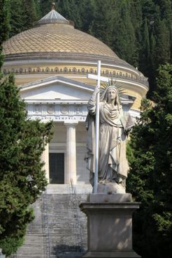 Кладбище Стальено - реплика Пантеона