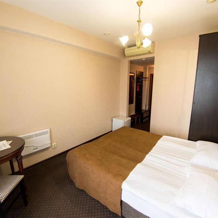 Отели 1-2*, Отели 3*