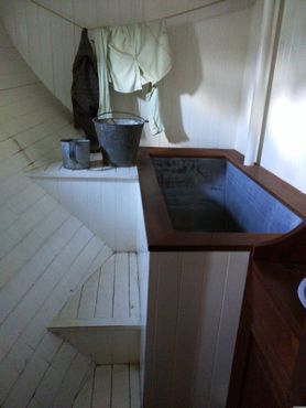 Личная ванная комната капитана