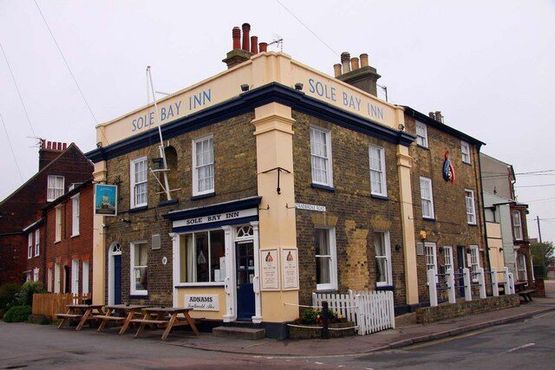 Саутволдский Джек на фасаде паба