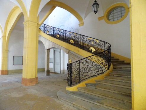 Лестница в Инженерной школе, аббатство Клюни