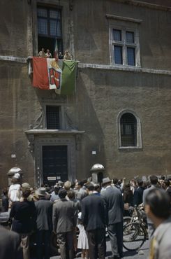 Союзные войска на балконе после въезда в Рим в 1944 году