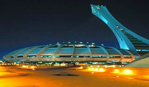Олимпийский
стадион ночью 