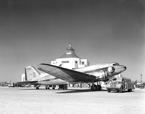 DC-3 в аэропорту Хьюстона в 1941 году
