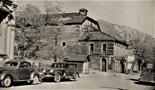 Оперный театр в 1933, когда его двери закрылись