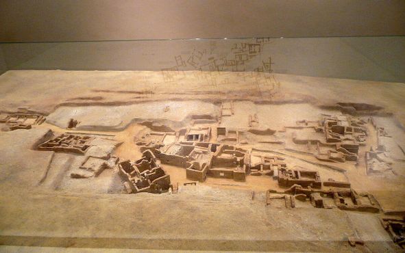 Макет выкопанных построек в Акротири