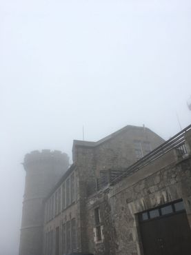 Метеостанция в тумане
