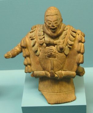 Керамическая статуэтка майя, изображающая злодея