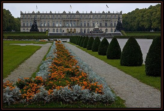 Вид на дворец и сады