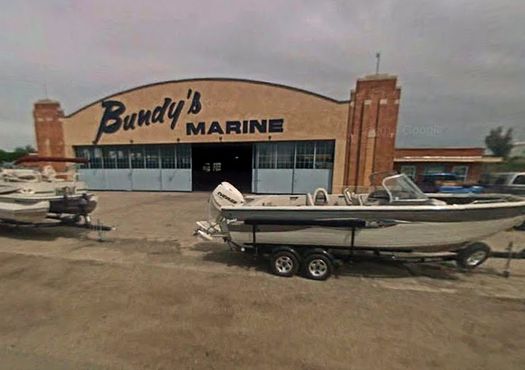 Бывший самолётный ангар во времена судостроительной мастерской