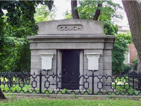 Гробница была построена в 1850-х годах
