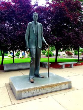 Памятник Роберту Уодлоу