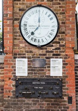 Часы Шепарда на воротах Королевской обсерватории в Гринвиче 