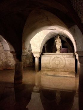 Затопленная крипта церкви Сан-Дзаккария