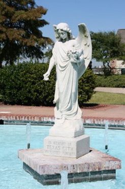 Памятник пожарным Техас-Сити