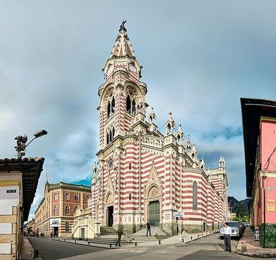 Фасад церкви Пресвятой Девы Марии Кармельской. Богота, 2017 г.