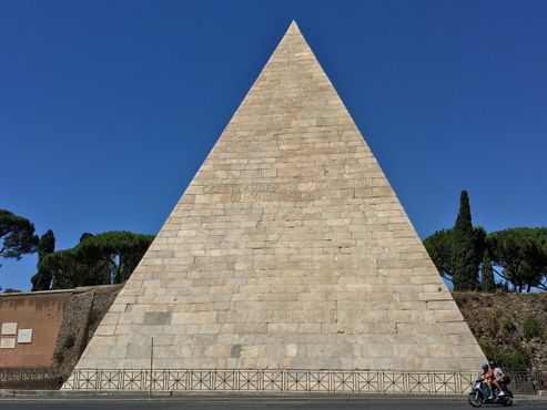 Пирамида Цестия