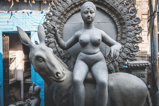 Идол богини, изготовленный в гончарном квартале Кумартули
