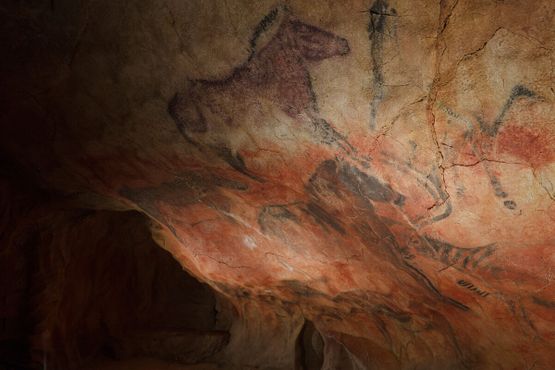 Доисторическое изображение лошади в пещере Тито Бустильо