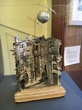 Скульптура, подаренная Музею писателей
