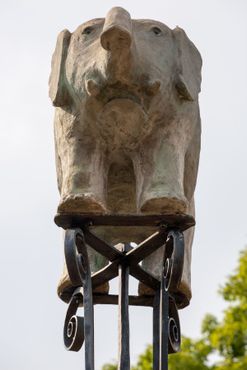 Памятник первому цирковому слону Америки