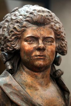 Бюст Габриэль Дантон