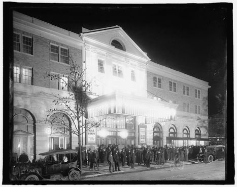 Театр "Никербокер" в день открытия в 1917 году