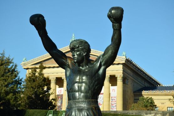 Статуя Рокки перед Художественным музеем Филадельфии