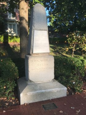 Надгробие Томаса Джефферсона в Миссурийском университете