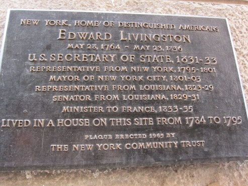 Мемориальная доска в часть Эдварда Ливингстона