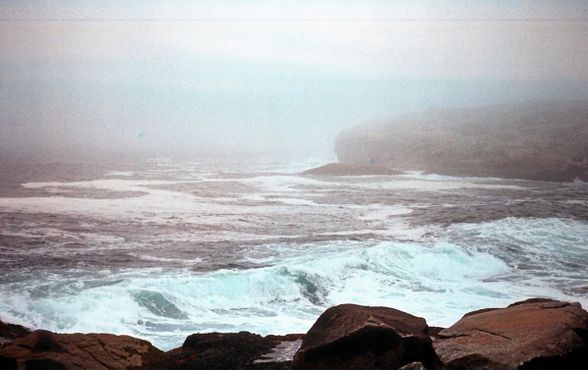 Вид на задворки океана с неофициального кемпинга на острове Довер