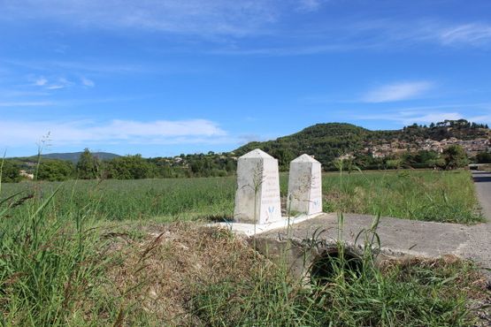 Мемориал участникам движения Сопротивления в Кадене