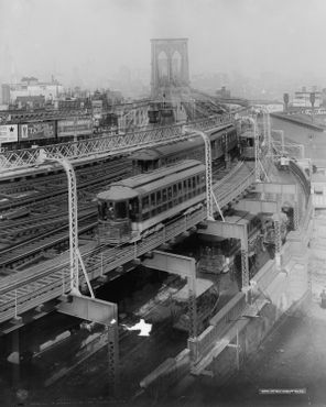 Трамвай на Бруклинском мосту