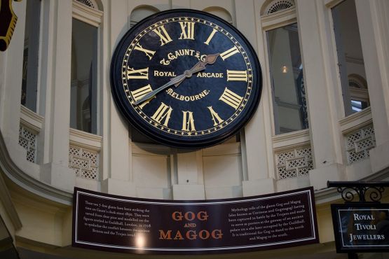 Часы были установлены известным мельбурнским ювелиром и изготовителем часов